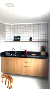 Prateleiras com fixação invisível