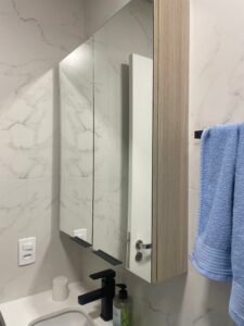 Parte superior do banheiro